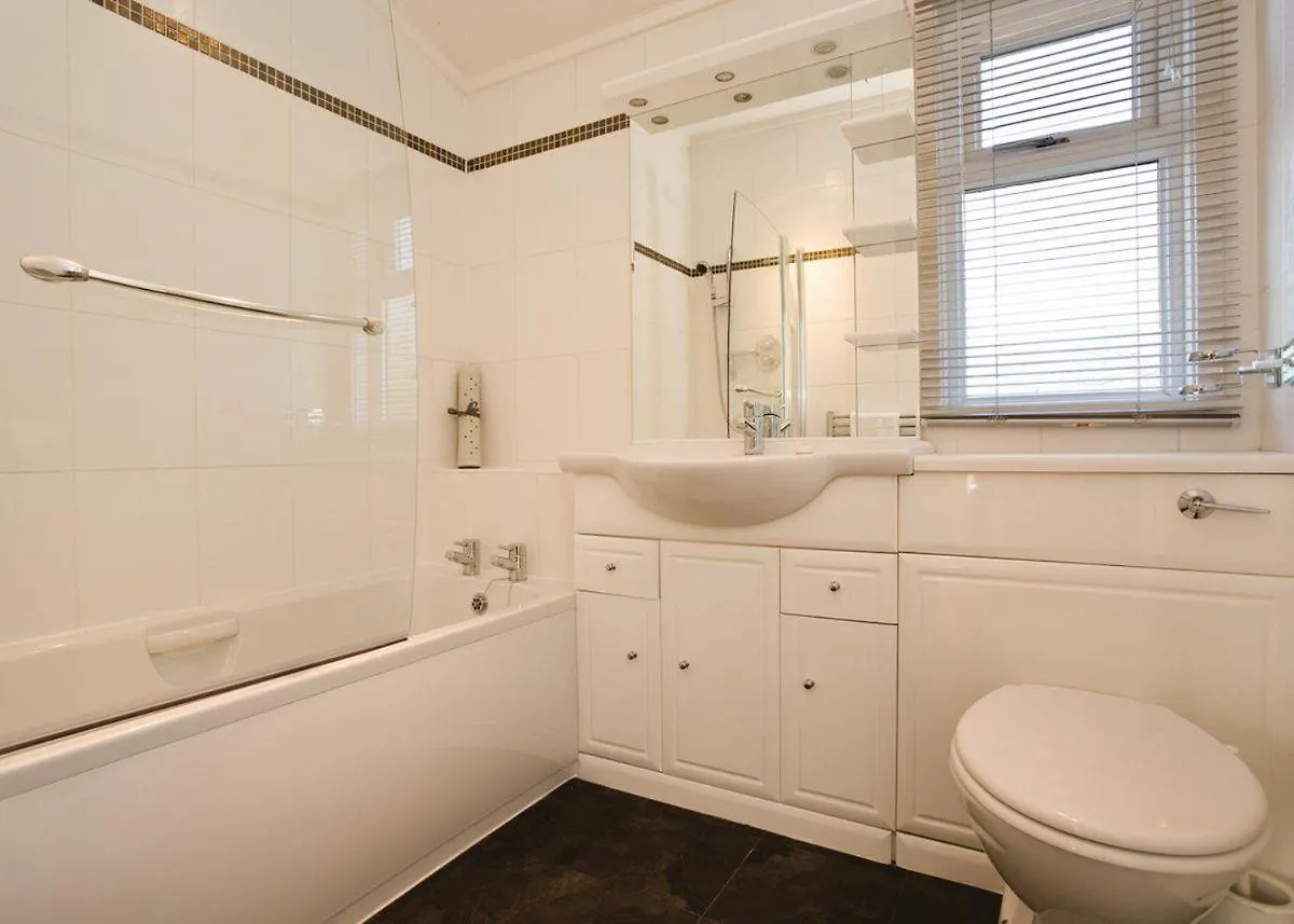 Dacre Lakeside Park Hotel Brandesburton 4*,