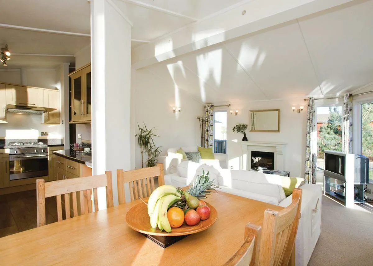 Dacre Lakeside Park Hotel Brandesburton 4*,